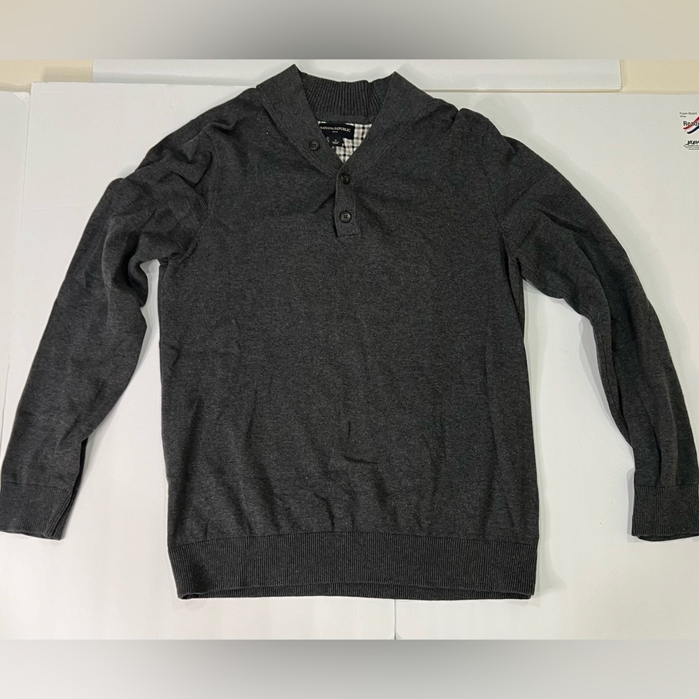 BANANA REPUBLIC:  Charcoal Gray Pullover Sweater, V-Neck w/Button, Medium